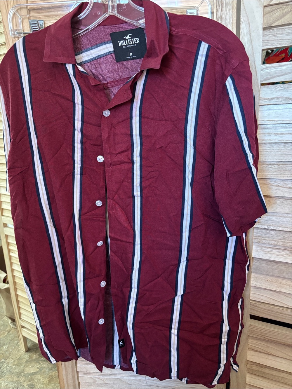 Hollister Men's Burgundy Short-Sleeve Button-Up with Stripes Medium